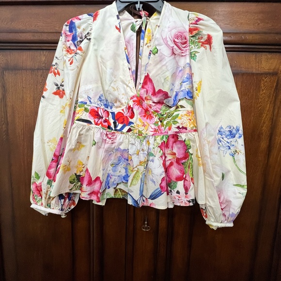 Marciano by Guess Mira Top 
Glorious Garden NWT - Picture 5 of 9